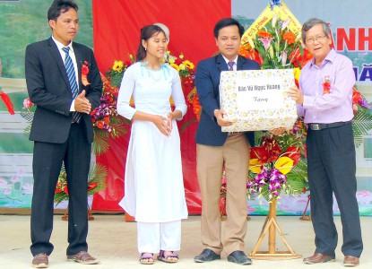 Khánh thành và đưa vào sử dụng trường THPT Võ Chí Công tại huyện miền núi Tây Giang