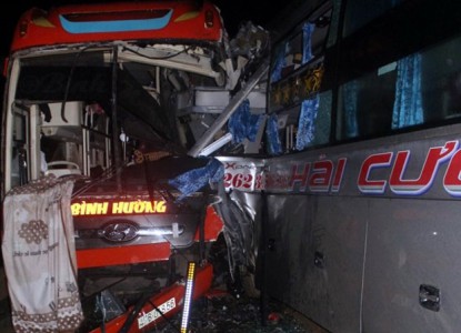 Quảng Nam: Tai nạn liên hoàn khiến 3 xe khách bị hư hỏng nặng