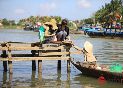 Du lịch khám phá cuộc sống mưu sinh trên sông Thu Bồn