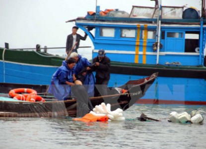 Quảng Nam: Kịp thời cứu 6 ngư dân trên tàu cá bị phá nước
