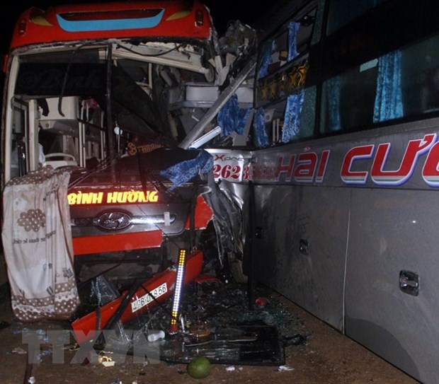 Quảng Nam: Tai nạn liên hoàn khiến 3 xe khách bị hư hỏng nặng