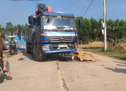 Quảng Nam: Va chạm với xe tải, nam thanh niên đi xe máy tử vong