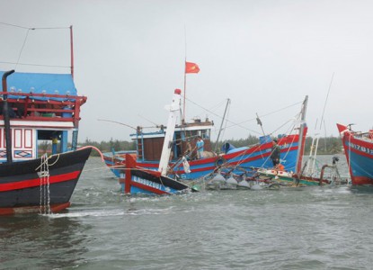 Quảng Nam: Một tàu cá bị gió đánh chìm