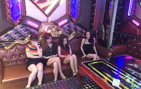 14 nam nữ “phê” ma túy trong quán karaoke New Idol