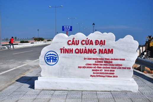 Gắn biển công trình Cầu Cửa Đại, tỉnh Quảng Nam