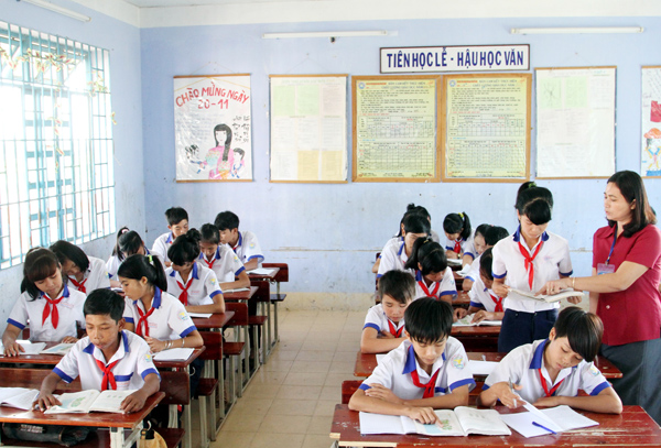 Tăng 30% học phí, nhiều người dân ở Quảng Nam lo lắng